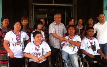 <p>La Trinidad Mayor Romeo Salda congratulates para swimmer Isidro Luis who brought home a gold medal in the recently concluded 6<sup>th</sup> Philippine Sports Commission Paralympics held in Marikina City on May 12-19, 2018. Also in photo are para powerlifters Denesia Esnara (standing extreme right) and Rebecca Pabericio (standing second from left), Jill Malingan (seated at extreme left), Dante Sagyaman (seated extreme right) and Councilor Roderick Awingan (standing extreme right). (<em>Photo by Primo Agatep)</em></p>